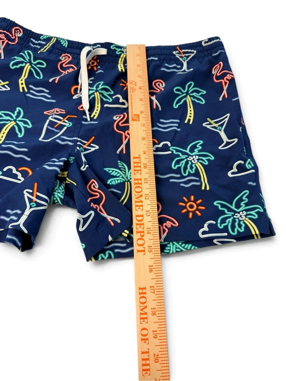Chubbies Men’s Tropical Flamingo Swim Trunks Size M